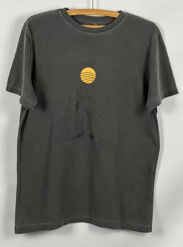 camiseta estonada coqueiro cinza com preto